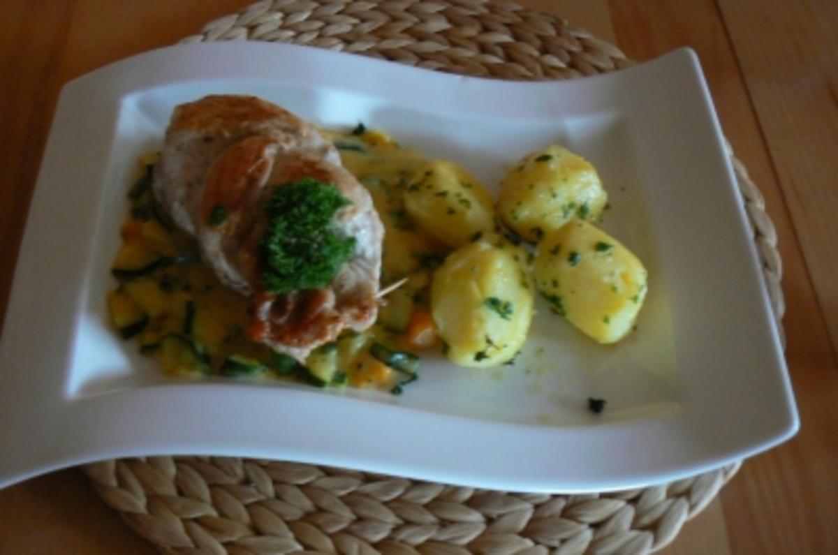 Putenzöpfchen an Kürbis-und Zucchinigemüse mit Petersilienkartoffeln - Rezept