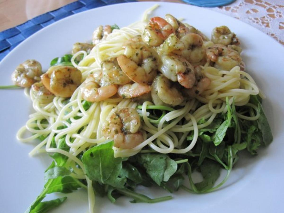 Garnelen im Spaghetti-Ruccola-Bett - Rezept - Bild Nr. 3