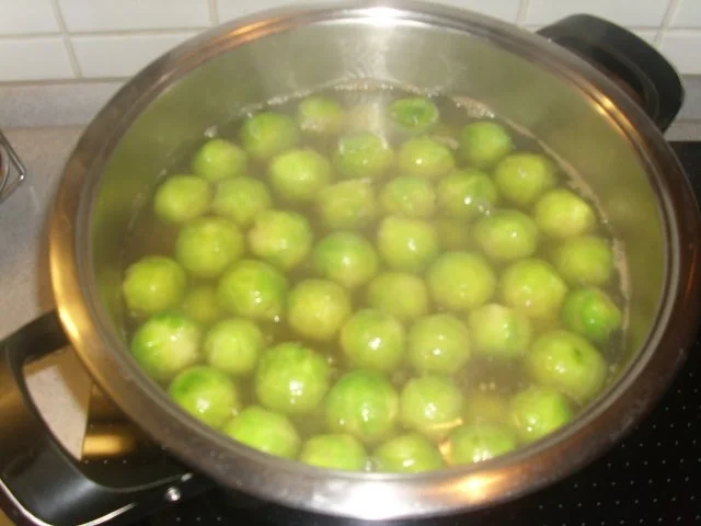 Rezept: Hackfleisch-Rosenkohl-Topf Bild Nr. 3 Hackfleisch-Rosenkohl-Topf - Rezept - Bild Nr. 3