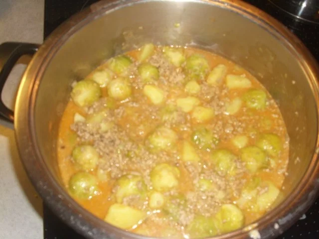 Rezept: Hackfleisch-Rosenkohl-Topf Bild Nr. 5 Hackfleisch-Rosenkohl-Topf - Rezept - Bild Nr. 5