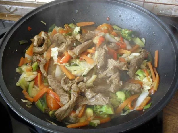Rezept: Rindfleisch scharf - aus dem Wok mit Gemüse Bild Nr. 8 Rindfleisch scharf - aus dem Wok mit Gemüse - Rezept - Bild Nr. 8