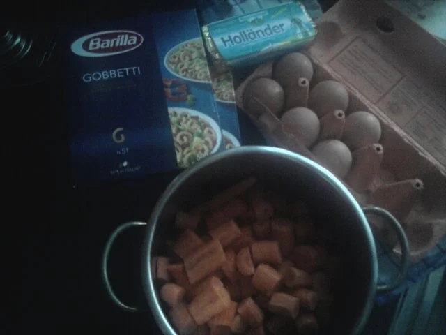 Nudeln mit Käsesauce und Möhren - Rezept