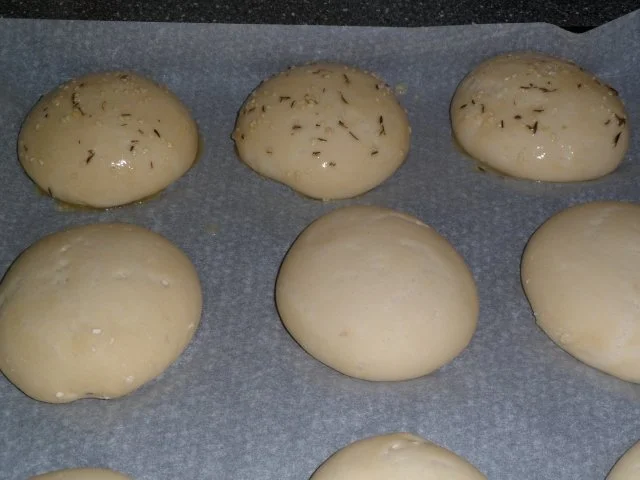 Rezept: Thymian - Sesam - Brötchen Bild Nr. 3 Thymian - Sesam - Brötchen - Rezept - Bild Nr. 3