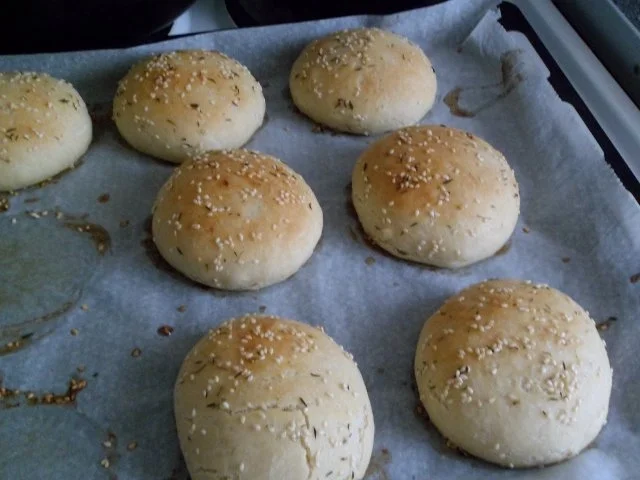 Rezept: Thymian - Sesam - Brötchen Bild Nr. 5 Thymian - Sesam - Brötchen - Rezept - Bild Nr. 5