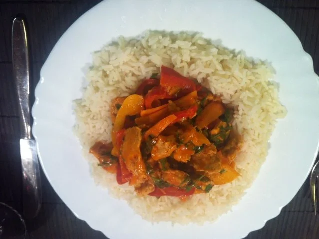 Rezept: Puten-Paprika-Geschnetzeltes mit Rucola Puten-Paprika-Geschnetzeltes mit Rucola - Rezept