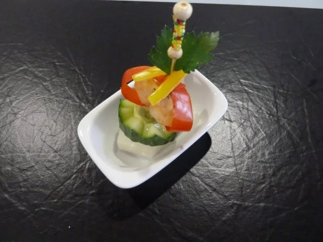 Fingerfood Garnele auf Gurkensockel - Rezept