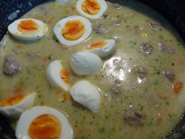 Rezept: Hackfleisch : Mini - Fleischküchle mit Eiern in Gemüsesoße Bild Nr. 9 Hackfleisch : Mini - Fleischküchle mit Eiern in Gemüsesoße - Rezept - Bild Nr. 9