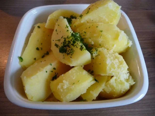 Rezept: Hackfleisch : Mini - Fleischküchle mit Eiern in Gemüsesoße Bild Nr. 10 Hackfleisch : Mini - Fleischküchle mit Eiern in Gemüsesoße - Rezept - Bild Nr. 10