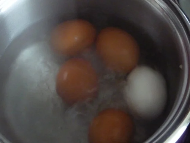 Rezept: Hackfleisch : Mini - Fleischküchle mit Eiern in Gemüsesoße Bild Nr. 5 Hackfleisch : Mini - Fleischküchle mit Eiern in Gemüsesoße - Rezept - Bild Nr. 5