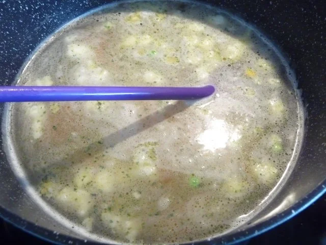 Rezept: Hackfleisch : Mini - Fleischküchle mit Eiern in Gemüsesoße Bild Nr. 3 Hackfleisch : Mini - Fleischküchle mit Eiern in Gemüsesoße - Rezept - Bild Nr. 3