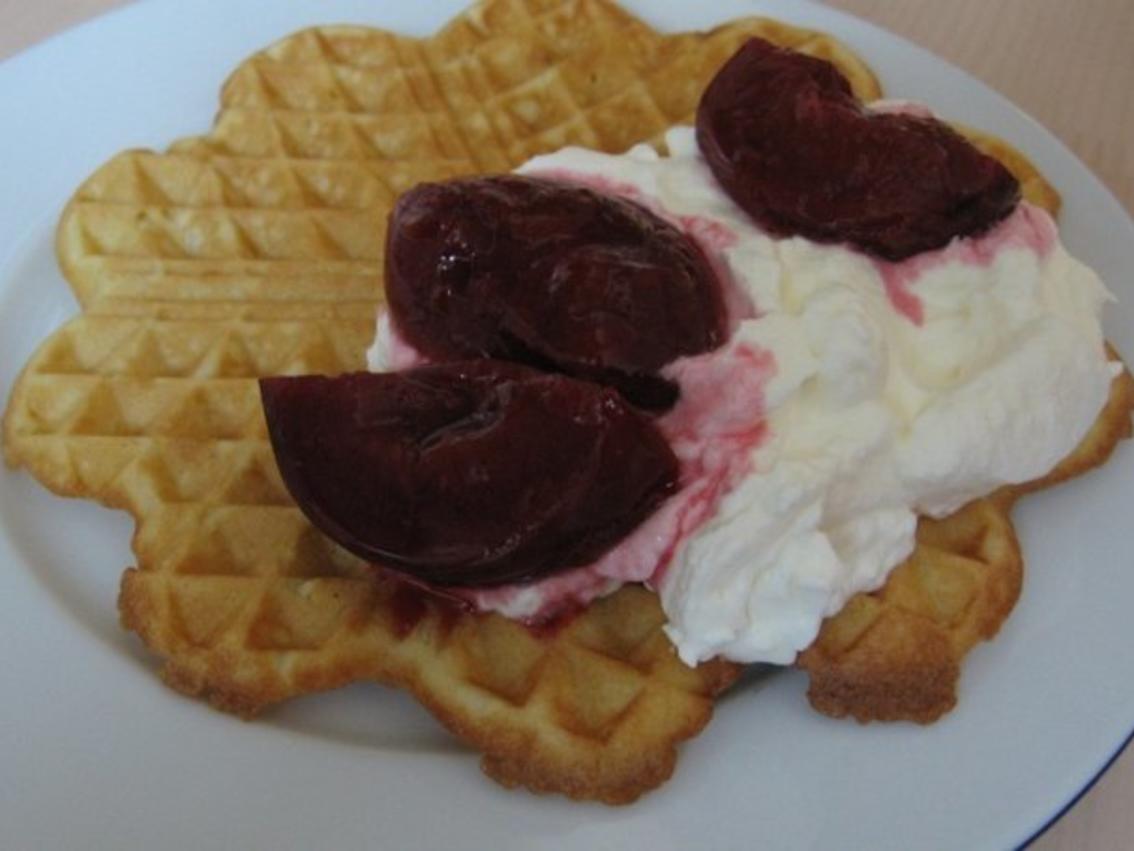 Sonntagswaffeln mit Pflaumen