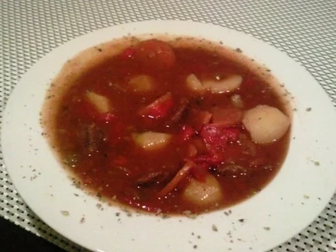 Rezept: Ungarische Gulaschsuppe Ungarische Gulaschsuppe - Rezept