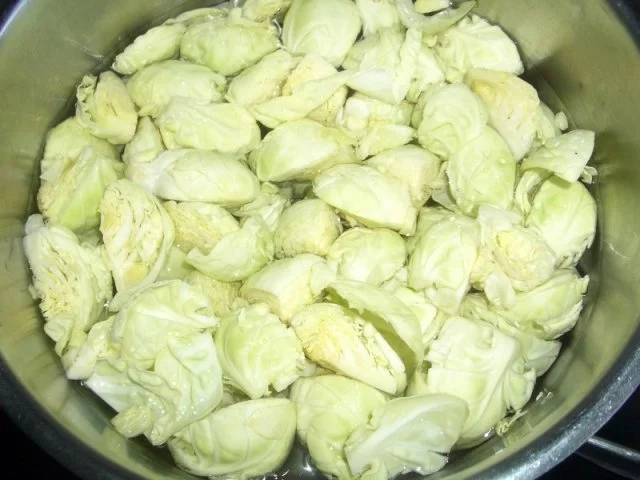 Schweine Rollbraten mit Rosenkohl und Kartoffelpürre - Rezept - Bild Nr. 2