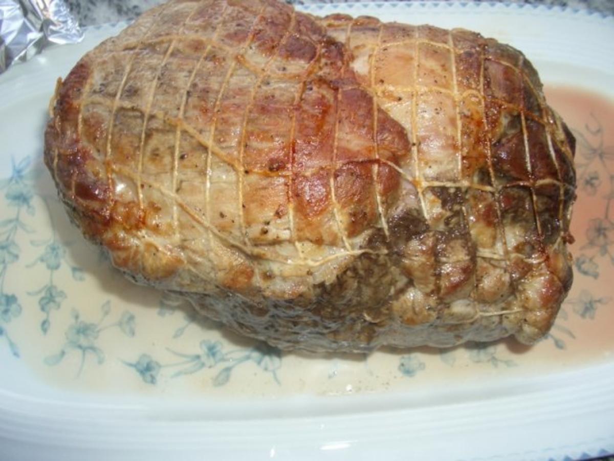 Schweine Rollbraten mit Rosenkohl und Kartoffelpürre - Rezept - Bild Nr. 4