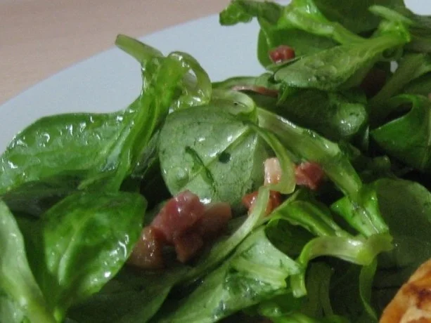 Rezept: Feldsalat mit Speck Feldsalat mit Speck - Rezept