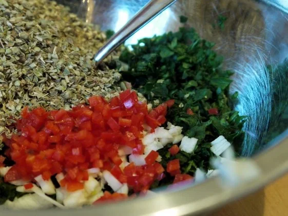 Rinderhackbällchen mit Chimichurri-Sauce - Rezept - Bild Nr. 4