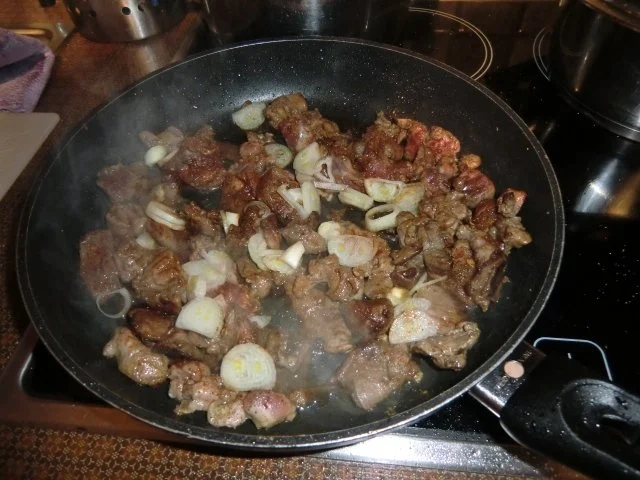 Rehragout mit Pfifferlingen an Kartoffelknödeln - Rezept - Bild Nr. 3