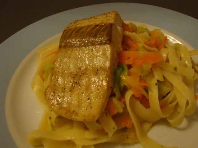 Rezept: WILDLACHS AUF GEMÜSENUDELN WILDLACHS AUF GEMÜSENUDELN - Rezept