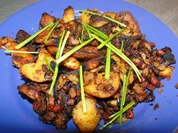 Beilage:    Meine knusprigen Bratkartoffeln so wie bei Muttern, bei mir noch mit Ingwer - Rezept