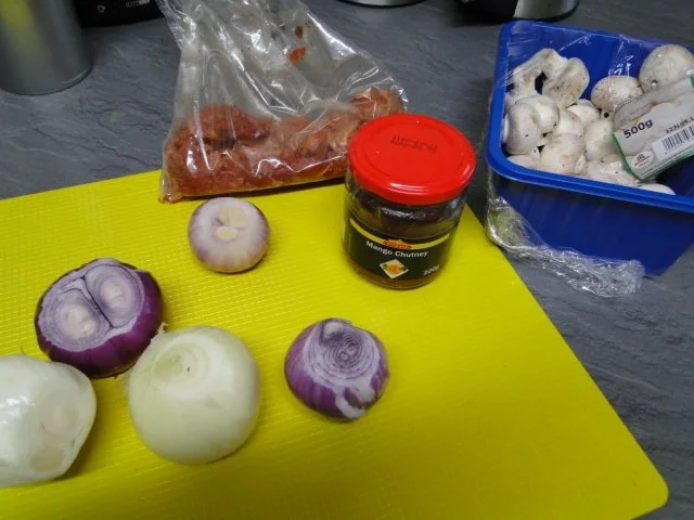 Rezept: Dünne Schweinefleischscheiben klein (vom Metzger) Fruchtig scharf Bild Nr. 2 Dünne Schweinefleischscheiben klein (vom Metzger) Fruchtig scharf - Rezept - Bild Nr. 2