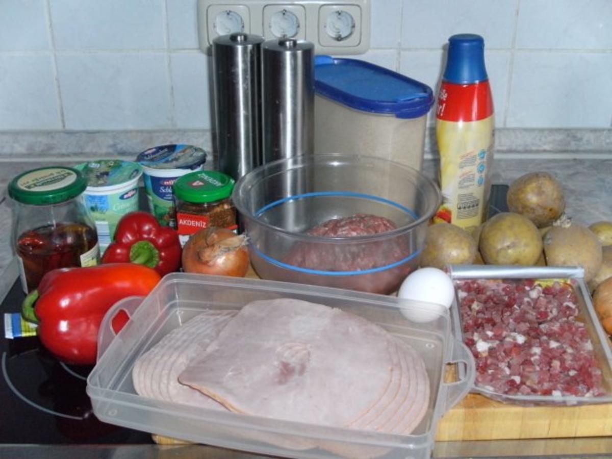 Schinkenrouladen in feuriger Zigeunersauce und Bratkartoffeln - Rezept ...