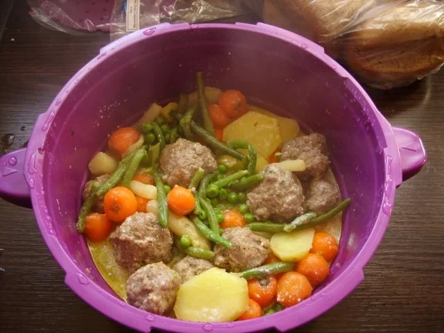 Rezept: Mikrowelle: Gemüseeintopf mit Hackklößchen Mikrowelle: Gemüseeintopf mit Hackklößchen - Rezept