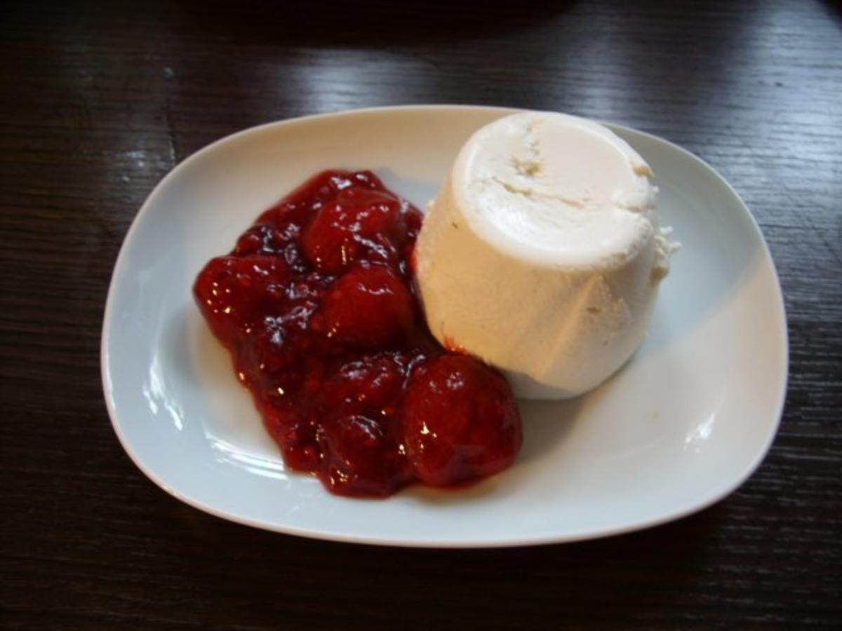 Dessert: Joghurtdessert mit beschwipster roter Grütze - Rezept
