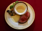 Neuseelindisches Rinderfilet mit Steinpilzen und Senf- und Gorgonzola- Sauce (Kriemhild Jahn) - Rezept