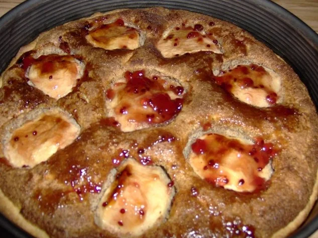 Rezept: Apfelkuchen mit Mandelfüllung Apfelkuchen mit Mandelfüllung - Rezept