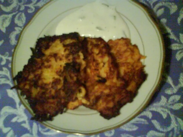 Rezept: Kürbis-Ingwerpuffer mit Sour Cream Kürbis-Ingwerpuffer mit Sour Cream - Rezept