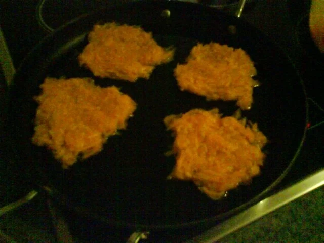 Rezept: Kürbis-Ingwerpuffer mit Sour Cream Bild Nr. 7 Kürbis-Ingwerpuffer mit Sour Cream - Rezept - Bild Nr. 7