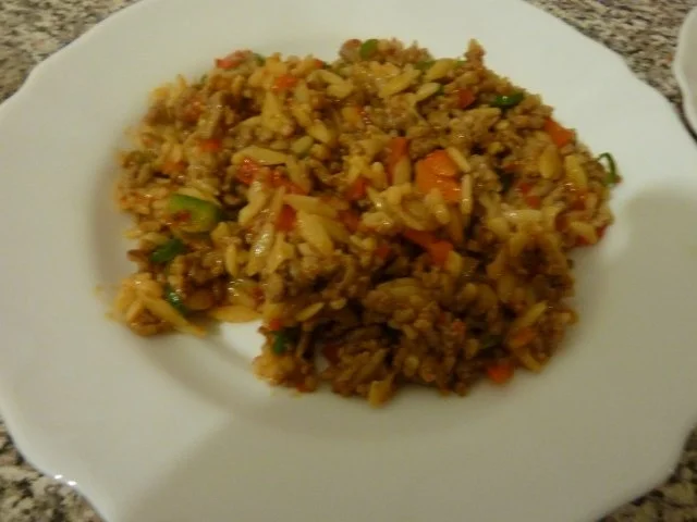 Hackfleischpfanne mit Nudelreis und Ajvar - Rezept - Bild Nr. 5