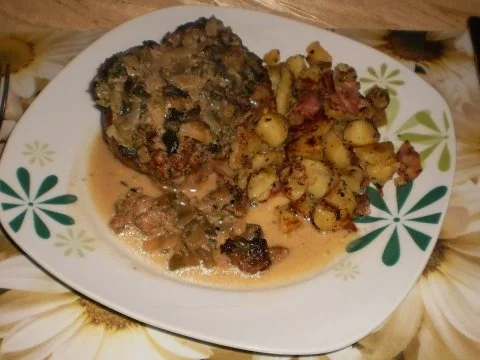 Geschmorte Rahm-Koteletts zu Bratkartoffeln - Rezept