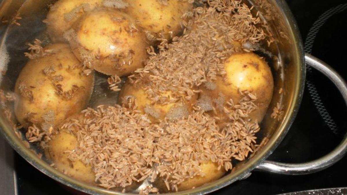 Geschmorte Rahm-Koteletts zu Bratkartoffeln - Rezept - Bild Nr. 6