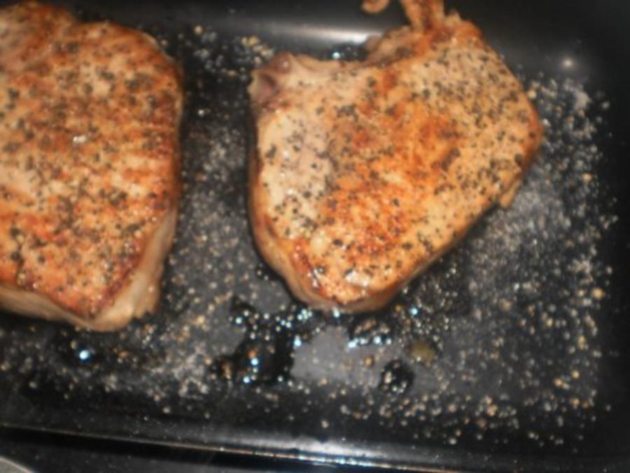 Geschmorte Rahm-Koteletts zu Bratkartoffeln - Rezept - kochbar.de