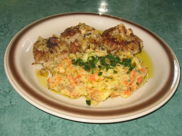 Rezept: Fleisch/Schwein - Rosmarin-Frikadellen Bild Nr. 2 Fleisch/Schwein - Rosmarin-Frikadellen - Rezept - Bild Nr. 2