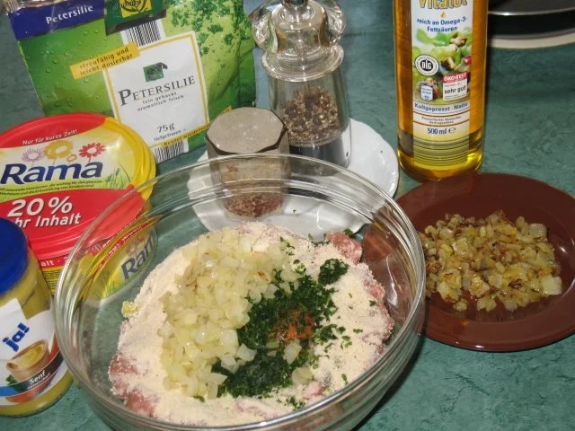 Rezept: Fleisch/Schwein - Rosmarin-Frikadellen Bild Nr. 5 Fleisch/Schwein - Rosmarin-Frikadellen - Rezept - Bild Nr. 5