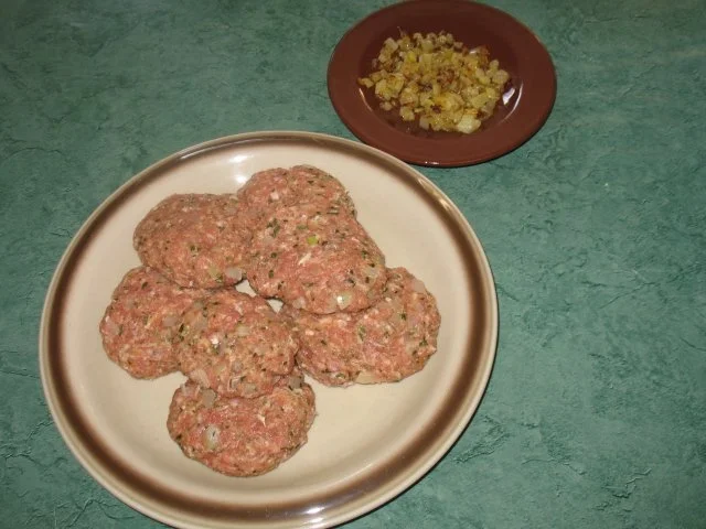 Rezept: Fleisch/Schwein - Rosmarin-Frikadellen Bild Nr. 7 Fleisch/Schwein - Rosmarin-Frikadellen - Rezept - Bild Nr. 7