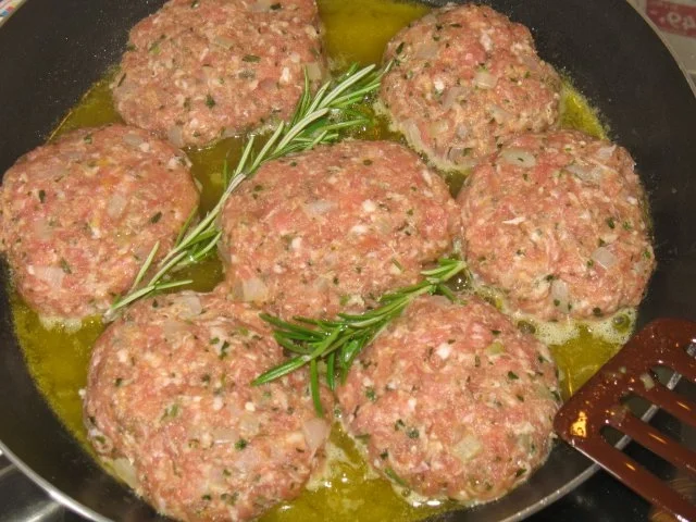 Rezept: Fleisch/Schwein - Rosmarin-Frikadellen Bild Nr. 8 Fleisch/Schwein - Rosmarin-Frikadellen - Rezept - Bild Nr. 8