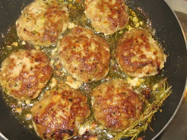 Rezept: Fleisch/Schwein - Rosmarin-Frikadellen Bild Nr. 9 Fleisch/Schwein - Rosmarin-Frikadellen - Rezept - Bild Nr. 9