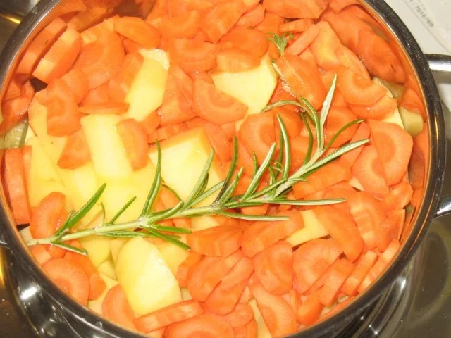 Kartoffel-Möhren-Stampf mit Rosmarin - Rezept - Bild Nr. 3