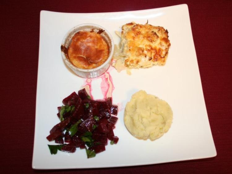 Käse-Soufflé mit Rote-Bete-Salat, Kartoffelstampf und Blumenkohl ...