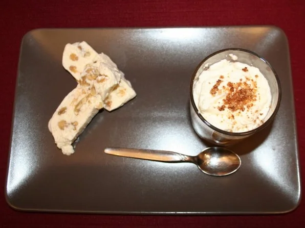 Gammeldags Æblekage mit Vanille-Walnuss-Parfait - Rezept