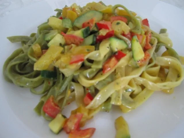 Rezept: Linguine mit Paprika, Zucchini und Safran Linguine mit Paprika, Zucchini und Safran - Rezept