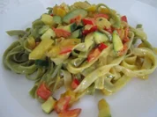 Linguine mit Paprika, Zucchini und Safran - Rezept