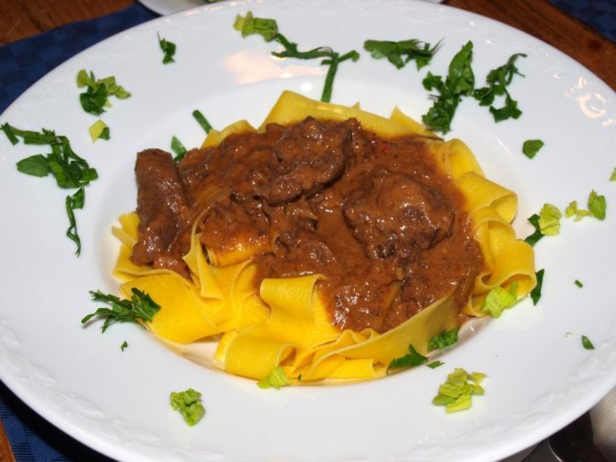 Wildschweinragout aus Ligurien mit Pasta (Pappardelle al ragù di
cinghiale dalla Liguria) - Rezept Durch pasta-michele