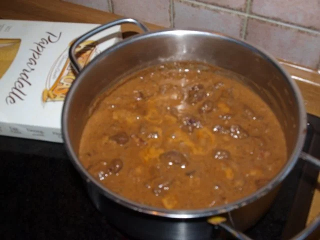 Wildschweinragout aus Ligurien mit Pasta  (Pappardelle al ragù di cinghiale dalla Liguria) - Rezept - Bild Nr. 3