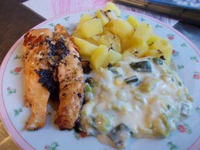 Rezept: LAUCH-SAHNE-GEMÜSE mit SALZKARTOFFELN und TERIYAKI-LACHS LAUCH-SAHNE-GEMÜSE mit SALZKARTOFFELN und TERIYAKI-LACHS - Rezept