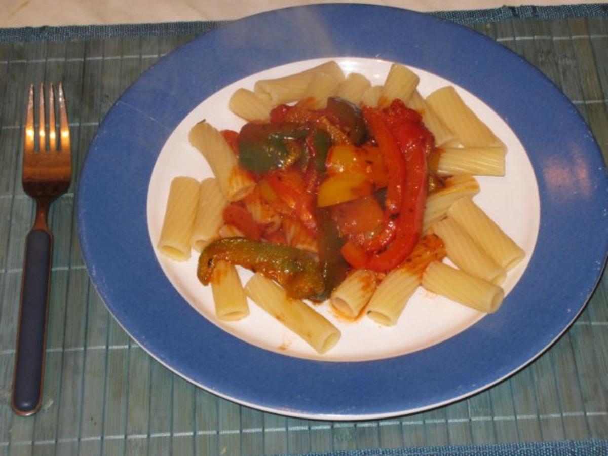 vegan:Tortigloni mit scharfer Paprikasoße - Rezept