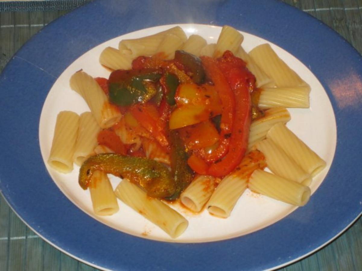 vegan:Tortigloni mit scharfer Paprikasoße - Rezept - Bild Nr. 2